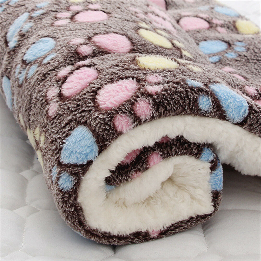 Cozy Fleece Pet Blanket Pad - Soft Thermal Bed for Cats and Dogs