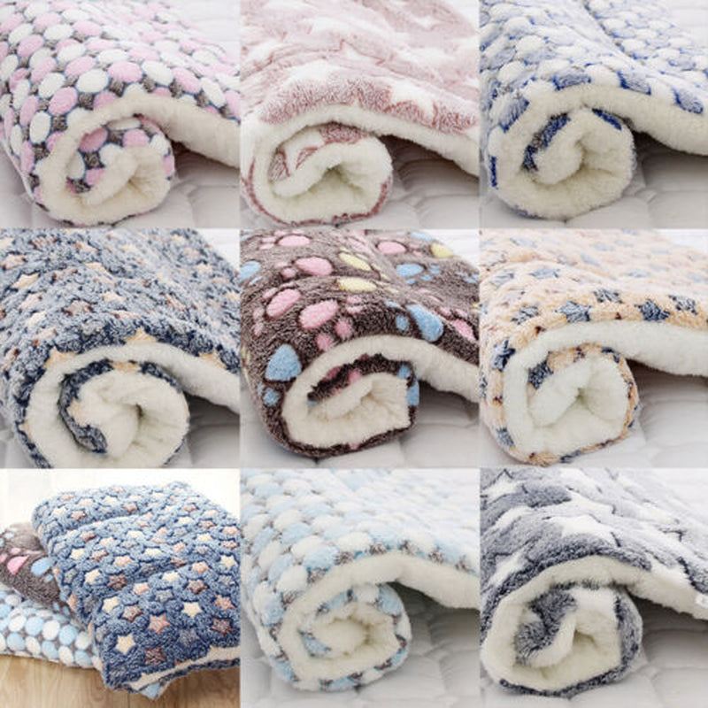 Cozy Fleece Pet Blanket Pad - Soft Thermal Bed for Cats and Dogs