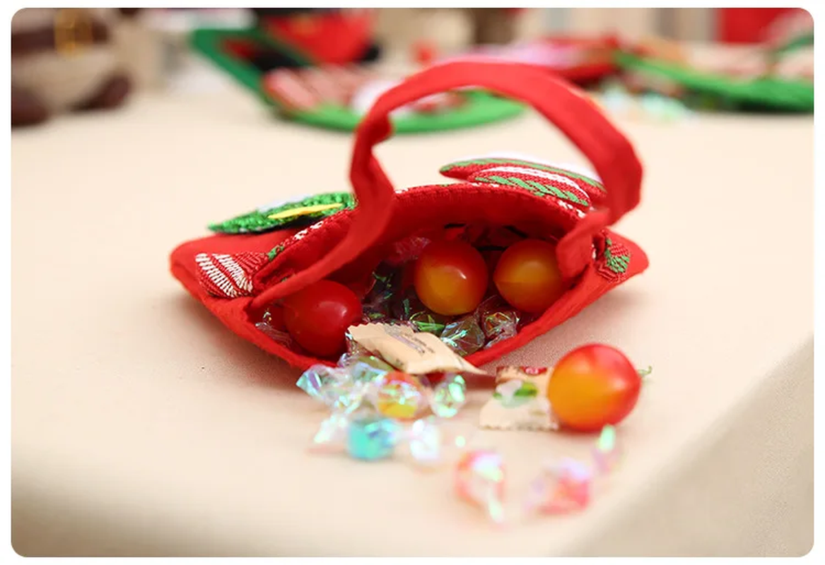 Festive Non-Woven Christmas Gift Bags - Perfect for Candy & Party Supplies