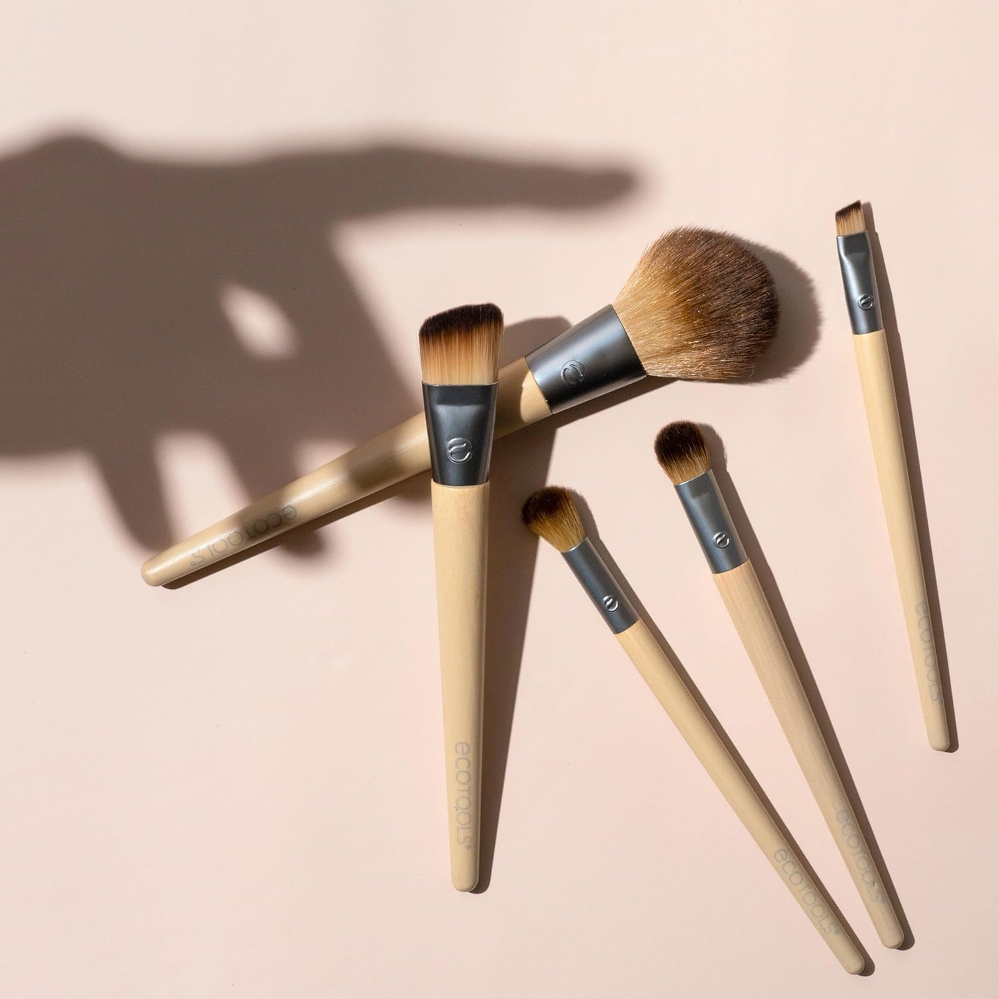 Achieve Flawless Beauty: 6-Piece Eco-Friendly Makeup Brush Set - Vegan & Cruelty-Free for Perfect Eyeshadow, Blush, Concealer, and Foundation Application
