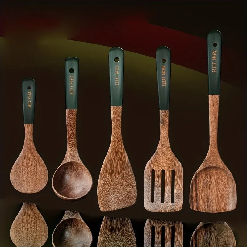 A set of wooden kitchen utensils - Safe for use with Non-stick Cookware