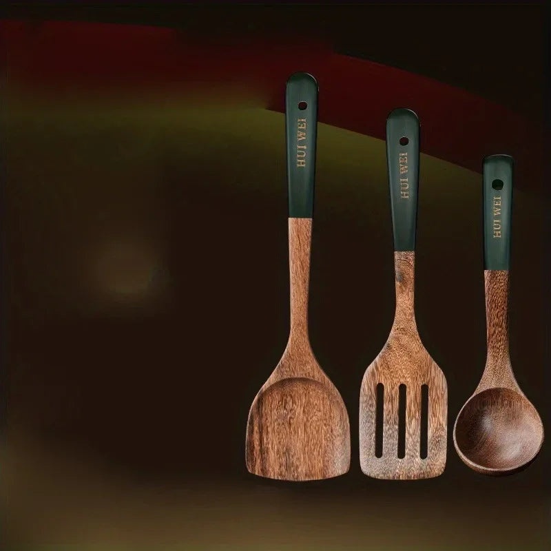 A set of wooden kitchen utensils - Safe for use with Non-stick Cookware