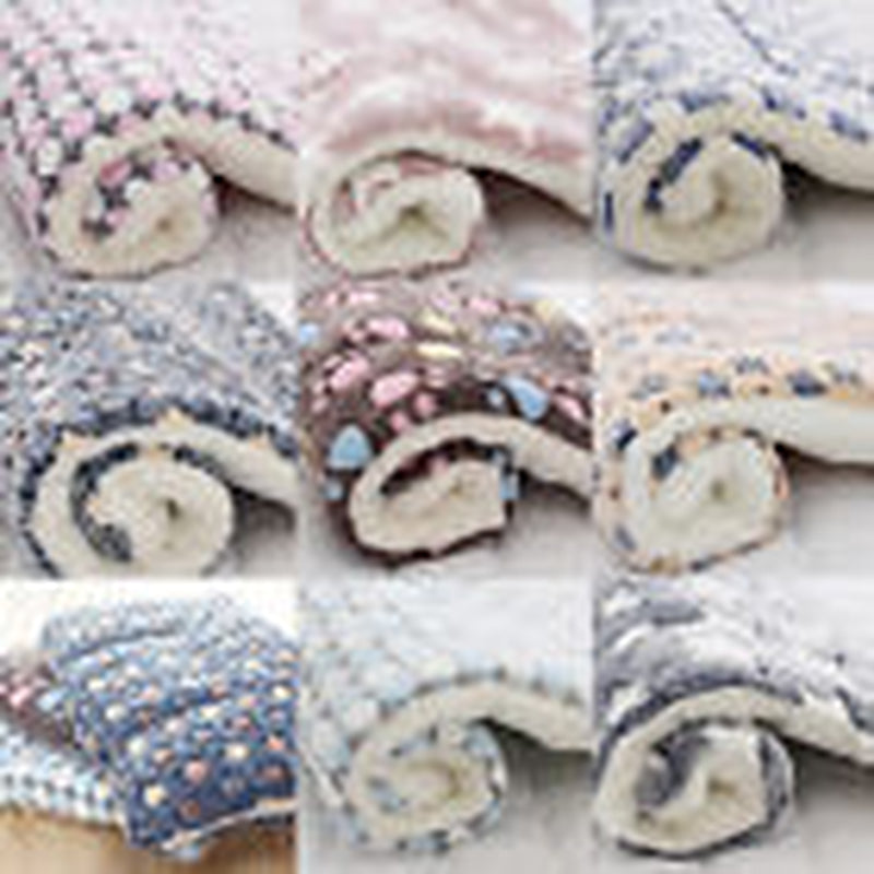 Cozy Fleece Pet Blanket Pad - Soft Thermal Bed for Cats and Dogs