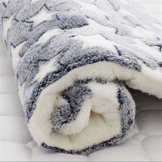 Cozy Fleece Pet Blanket Pad - Soft Thermal Bed for Cats and Dogs