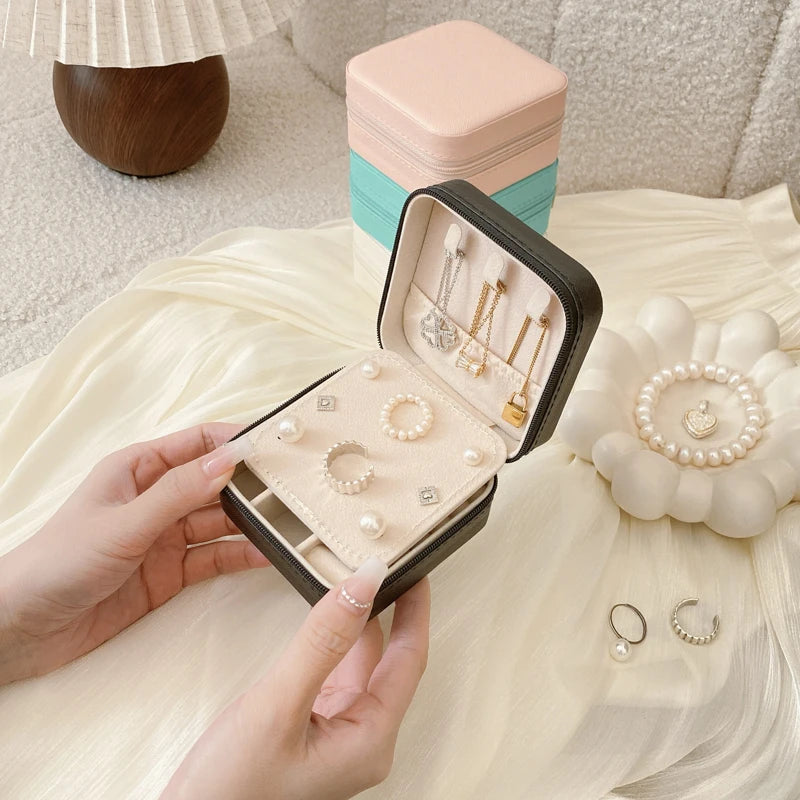 Compact Travel Jewellery Organizer - Stylish Leather Case for Earrings, Necklaces & Rings