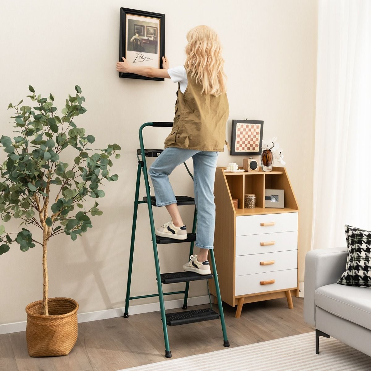 4-Step Folding Step Ladder